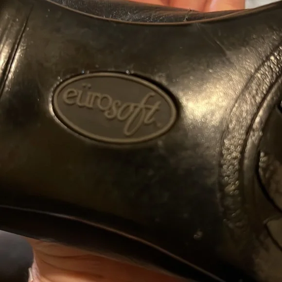 EuroSoft black leather low heels with cream stitching. - Picture 5 of 6